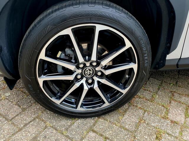 Toyota YARIS Cross 1.5 Hybrid GR Sport Panorama All-in prijs!