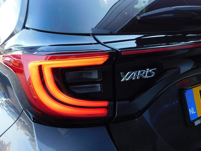 Toyota YARIS 1.5 Hybrid Executive Bi-Tone | Trekhaak