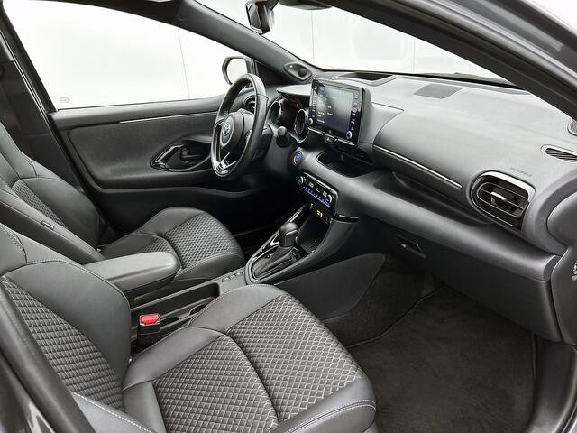 Toyota YARIS 1.5 Hybrid Executive | JBL | Head-Up Display | Dodehoek detectie | Stoel+stuurverwarming | Parkeersensoren voor+achter | Apple CarPlay/Android auto | Draadloze telefoonlader |