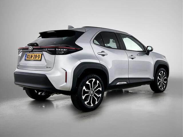 Toyota YARIS Cross 1.5 Hybrid 115 First Edition + | BTW voertuig | Stoel+stuurverwarming | Draadloze telefoonlader | Apple CarPlay/Android auto | Cruise control adaptive | Climate control | Achteruitrijcamera |