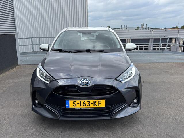 Toyota YARIS 1.5 Hybrid Executive Bi-tone edition Navigatie, Dodehoekdetectie, HUD, Parkeersensoren voor + achter, LED, Smart Key, Adaptieve cruise control