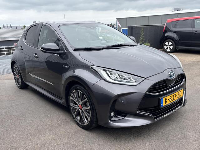 Toyota YARIS 1.5 Hybrid Executive Nieuw geleverd en dealeronderhouden, Trekhaak, JBL, Dodehoekdetectie, Stoelverwarming, HUD, LED, Parkeersensoren voor + achter