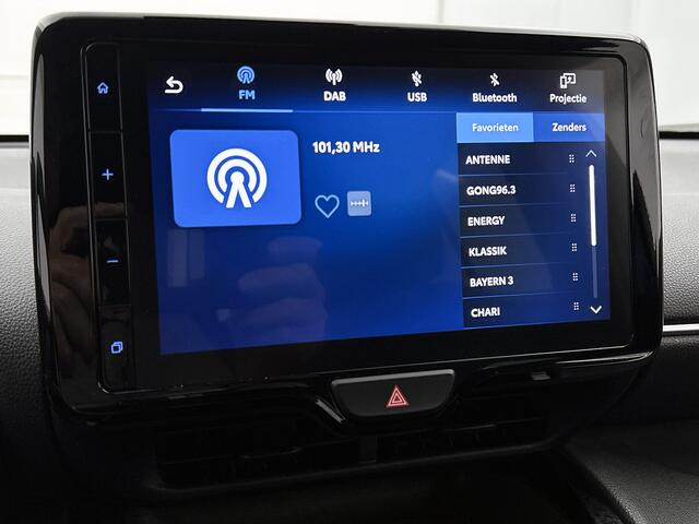 Toyota YARIS Cross 1.5 Hybrid Dynamic + | BTW voertuig | Dodehoek detectie | Stoel+stuurverwarming | Parkeersensoren achter | Navigatie | Apple CarPlay/Android auto | Achteruitrijcamera | Cruise Control Adaptive |