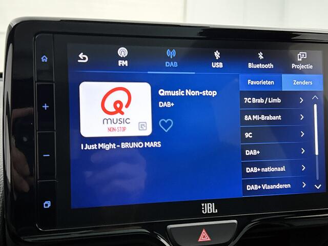Toyota YARIS 1.5 Hybrid Executive Premium Pack | Panoramadak | JBL | Head-Up Display | Stoelverwarming | Parkeersensoren voor+achter | Draadloze telefoonlader | Navigatie | Apple CarPlay/Android | Climate Control |
