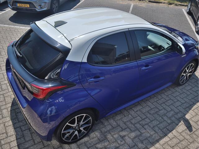 Toyota YARIS 1.5 Hybrid Executive Launch Edition | Bi-Tone | Head-up Display | Navigatie | Camera | 17" LMV |