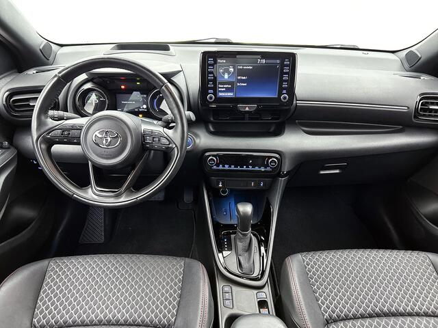 Toyota YARIS 1.5 Hybrid Style | Head-up Display | Stoel+stuurverwarming | Draadloze telefoonlader | Apple CarPlay/Android auto | Climate control | Cruise Control Adaptive |