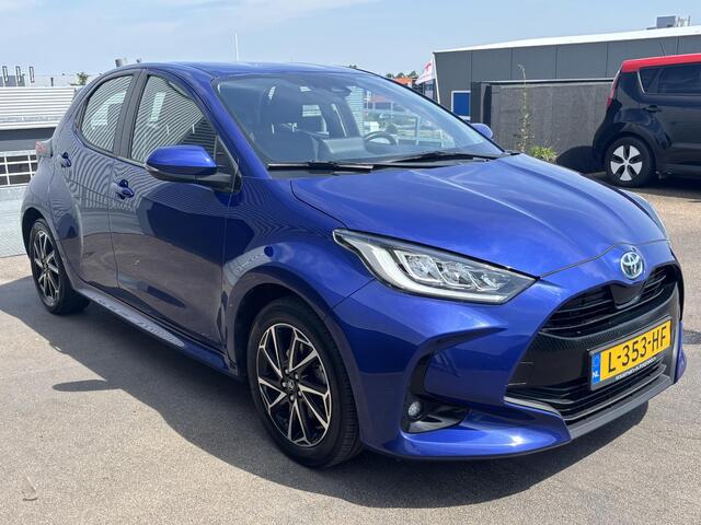Toyota YARIS 1.5 Hybrid Dynamic automaat Incl: AppleCarPlay / AndroidAuto, LM velgen, Climate Control, PArkeerhulp camera, MEtallic lak