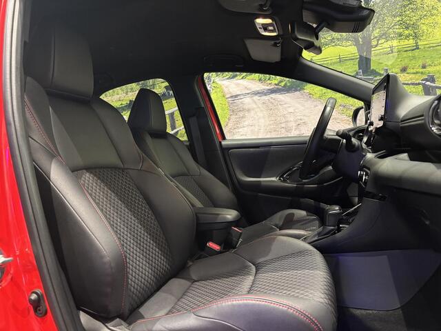 Toyota YARIS 1.5 Hybrid Launch Edition | Navigatie | Key less entry | 17" lm velgen | Privacyglas