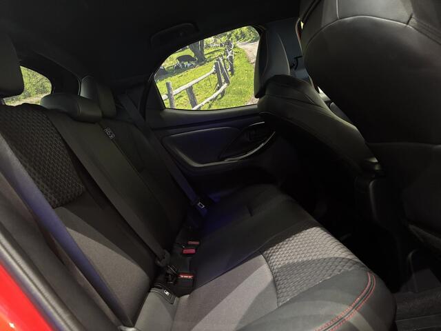 Toyota YARIS 1.5 Hybrid Launch Edition | Navigatie | Key less entry | 17" lm velgen | Privacyglas
