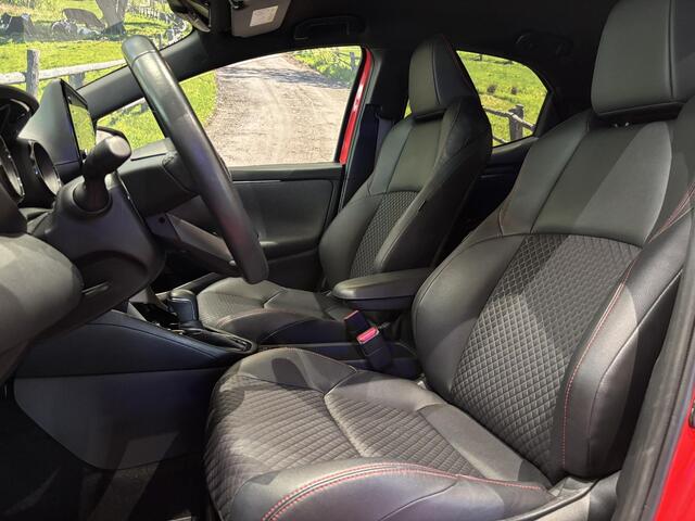 Toyota YARIS 1.5 Hybrid Launch Edition | Navigatie | Key less entry | 17" lm velgen | Privacyglas