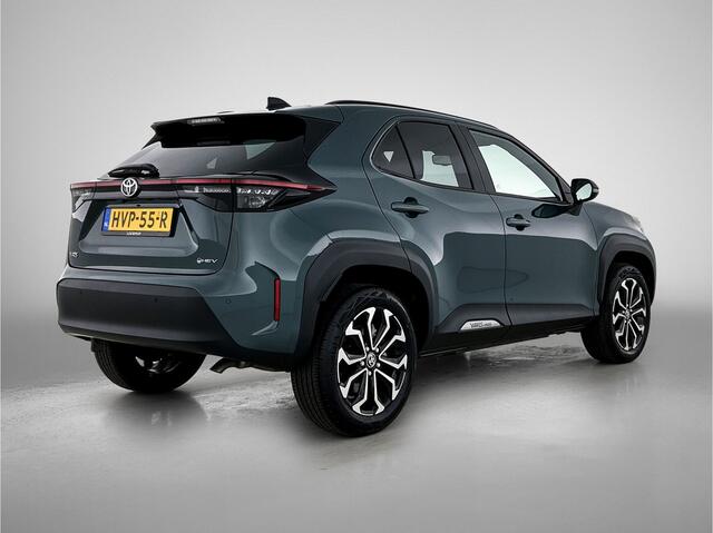 Toyota YARIS Cross 1.5 Hybrid 115 Dynamic Comfort Pack | BTW voertuig | Dodehoek detectie | Stuur+stoelverwarming | Parkeersensoren voor+Achter | Draadloze telefoonlader | Apple CarPlay/Android Auto | Cruise Control Adaptive | Achteruitrijcamera