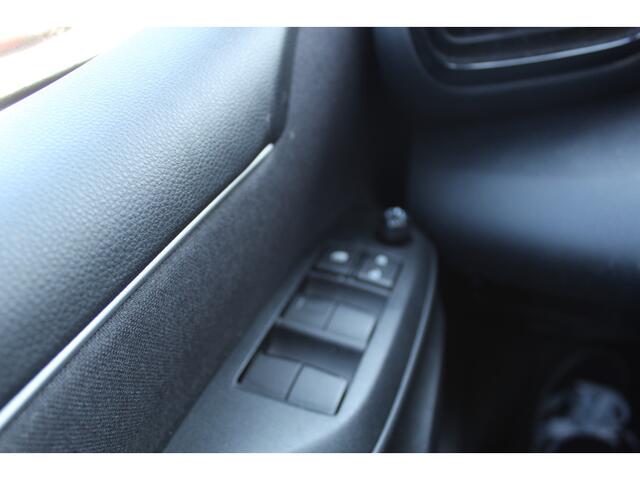 Toyota YARIS 1.5 Hybrid 115 Business Automaat l Stoelverwarming l Lendesteun l LM velgen l Spiegelverwarming l Getinte achterramen l Sfeerverlichting
