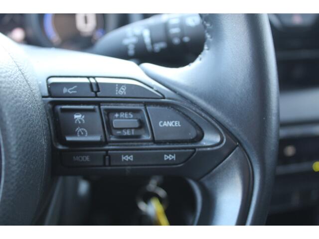 Toyota YARIS 1.5 Hybrid 115 Business Automaat l Stoelverwarming l Lendesteun l LM velgen l Spiegelverwarming l Getinte achterramen l Sfeerverlichting