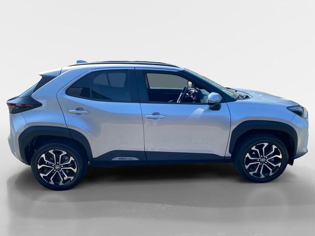 Toyota YARIS Cross 1.5 Hybrid Dynamic december 2023 | Full Hybrid | cruise | LED | lane assist | camera | etc.
