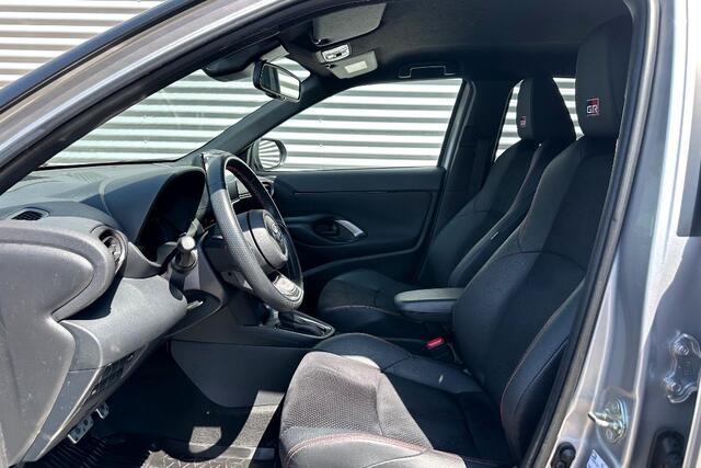 Toyota YARIS Cross 1.5 Hybrid GR Sport Ceramic Gray Metallic