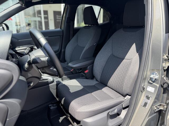 Toyota YARIS Cross 1.5 Hybrid 115 First Edition | GEEN AFLEVERKOSTEN | Navigatie, Camera, Draadloze telefoonlader