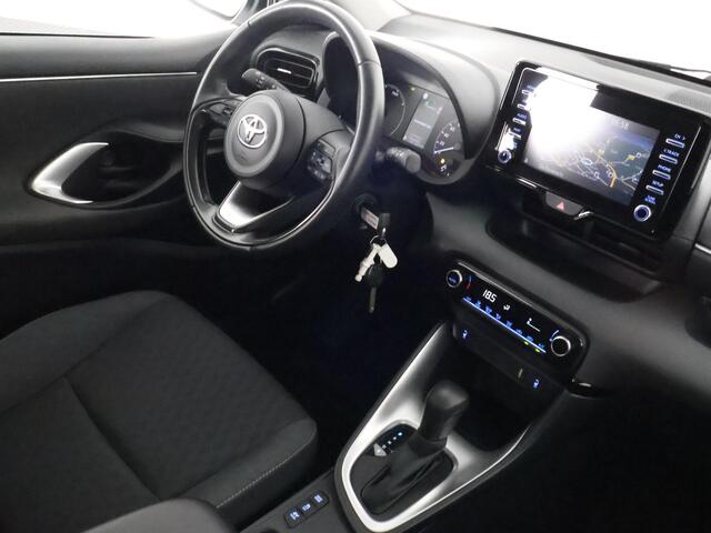 Toyota YARIS 1.5 Hybrid Active Sport | Stoelverwarming | Navigatie | Camera | Apple Carplay & AndroidAUTO |