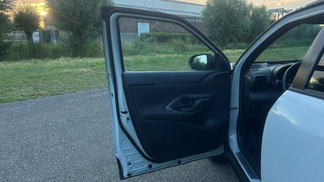 Toyota YARIS Cross 1.5 Hybrid GR Sport NAVIGATIE, APPLE CARPLAY, DAB, JBL SOUND, STOELVERWARMING, HEAD-UP DISPLAY, ADAPTIVE CRUISE CONTROL, TREKHAAK, PDC V/A, ACHERUITRIJCAMERA, LED-LICHT, 18"GR SPORT VELGEN, ENZ. ENZ. FULL OPTIONS!!