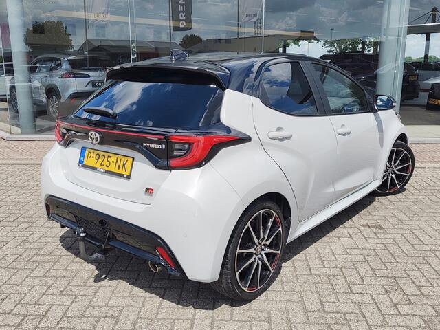 Toyota YARIS 1.5 Hybrid GR Sport | Premium Pack | Trekhaak | Pano | JBL | HUD