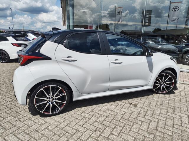 Toyota YARIS 1.5 Hybrid GR Sport | Premium Pack | Trekhaak | Pano | JBL | HUD