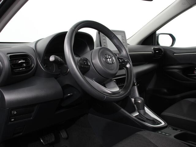 Toyota YARIS Hatchback Climate control Cruise control Camera Navigatie Bluetooth