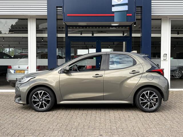 Toyota YARIS 1.5 VVT-i Dynamic / NL-Auto / Dealer-Onderhouden / Adaptieve Cruise-Control / Apple-Carplay & Android-Auto / LED / Keyless / DAB Radio-Bluetooth / Navi / Airco / Camera / 16'' LMV / All-Season / ENZ.