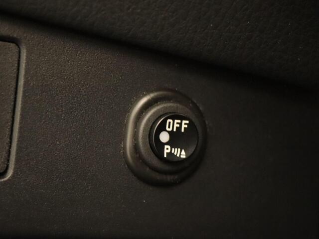 Toyota YARIS 1.5 Hybrid Premium - ORIGINEEL NEDERLANDSE AUTO - PANORAMADAK - PARKEERSENSOREN VOOR EN ACHTER - KEYLESS ENTRY & START - NAVIGATIE - ACHTERUITRIJ CAMERA - HOMMEL ONDERHOUDEN