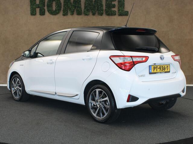 Toyota YARIS 1.5 Hybrid Premium - ORIGINEEL NEDERLANDSE AUTO - PANORAMADAK - PARKEERSENSOREN VOOR EN ACHTER - KEYLESS ENTRY & START - NAVIGATIE - ACHTERUITRIJ CAMERA - HOMMEL ONDERHOUDEN
