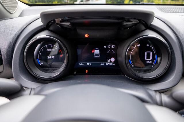 Toyota YARIS 1.5 VVT-i SELECTION / TWO TONE