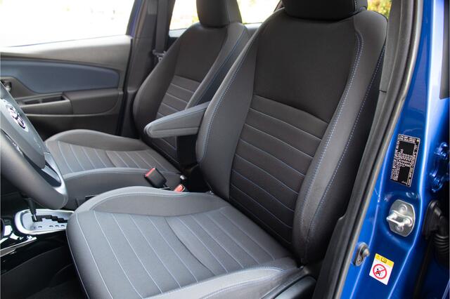Toyota YARIS 1.5 Hybrid Bi-Tone, Carplay, Camera, LED, Lane Assist, Climate control, Cruise control.