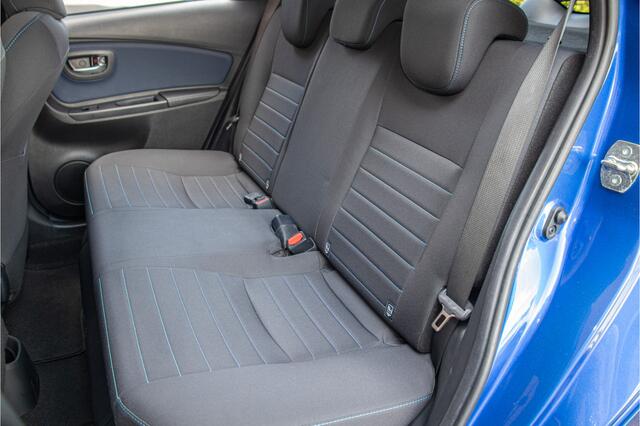 Toyota YARIS 1.5 Hybrid Bi-Tone, Carplay, Camera, LED, Lane Assist, Climate control, Cruise control.