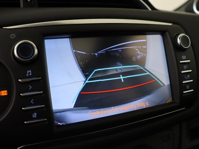 Toyota YARIS 1.5 Hybrid Premium | Dealer onderhouden | Panoramadak | Cruise Control | Climate Control | Achteruitrijcamera | DAB | Elektrisch verstel/inklapbare spiegels |