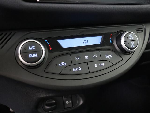 Toyota YARIS 1.5 Hybrid Premium | Dealer onderhouden | Panoramadak | Cruise Control | Climate Control | Achteruitrijcamera | DAB | Elektrisch verstel/inklapbare spiegels |