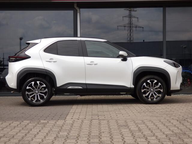 Toyota YARIS Cross 1.5 Hybrid Dynamic Winter Pack | Platinum Pearl White |