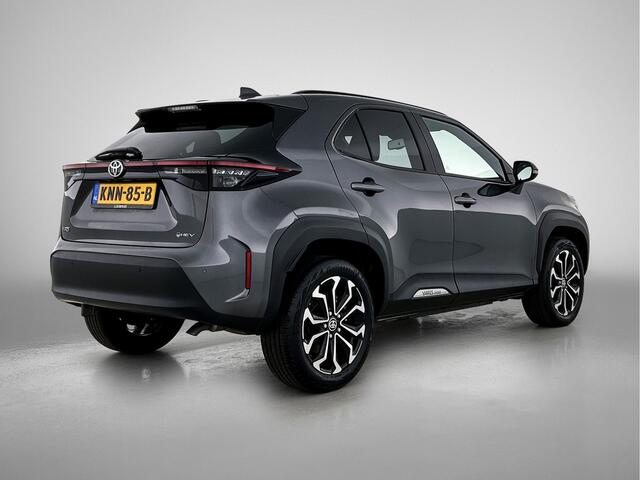 Toyota YARIS Cross 1.5 Hybrid 115 First Edition Comfort Pack | BTW voertuig | Dodehoek detectie | Stoel+stuurverwarming | Draadloze telefoonlader | Apple CarPlay/Android Auto | Cruise Control Adaptive | Elektrisch verstel & inklapbare buitenspiegels |