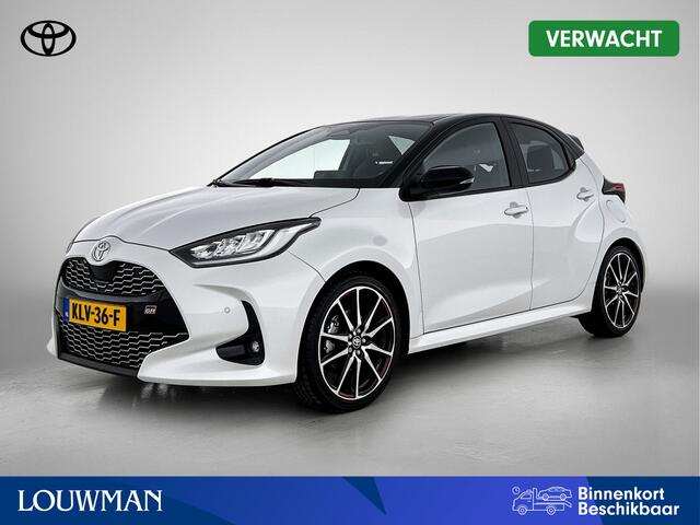 Toyota YARIS 1.5 Hybrid 130 GR SPORT + | BTW voertuig | JBL | Head-Up Display | Dodehoek detectie | Parkeersensoren voor+achter | Stoel+Stuurverwarming | Draadloze telefoonlader | Apple CarPlay/Android Auto | Cruise Control Adapti