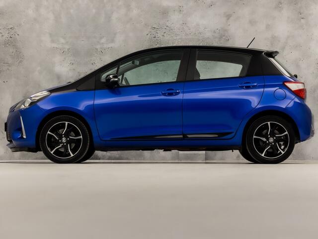 Toyota YARIS 1.5 Hybrid Sport 136Pk Automaat (NAVIGATIE, CLIMATE, CAMERA, SPORTSTOELEN, CRUISE, LM VELGEN, NIEUWE APK, NIEUWSTAAT)