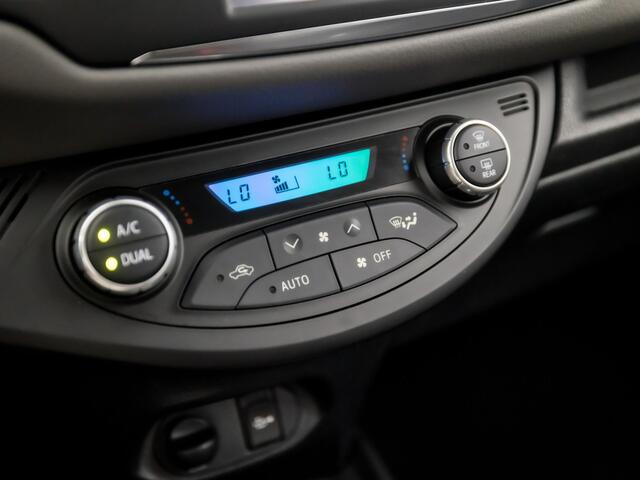 Toyota YARIS 1.5 Hybrid Sport 136Pk Automaat (NAVIGATIE, CLIMATE, CAMERA, SPORTSTOELEN, CRUISE, LM VELGEN, NIEUWE APK, NIEUWSTAAT)