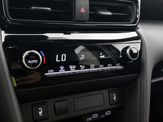 Toyota YARIS Cross 1.5 Hybrid 115 First Edition Comfort Pack | BTW voertuig | Dodehoek detectie | Stoel+stuurverwarming | Parkeersensoren voor+achter | Draadloze telefoonlader | Apple CarPlay/Android Auto | Cruise Control Adaptive |