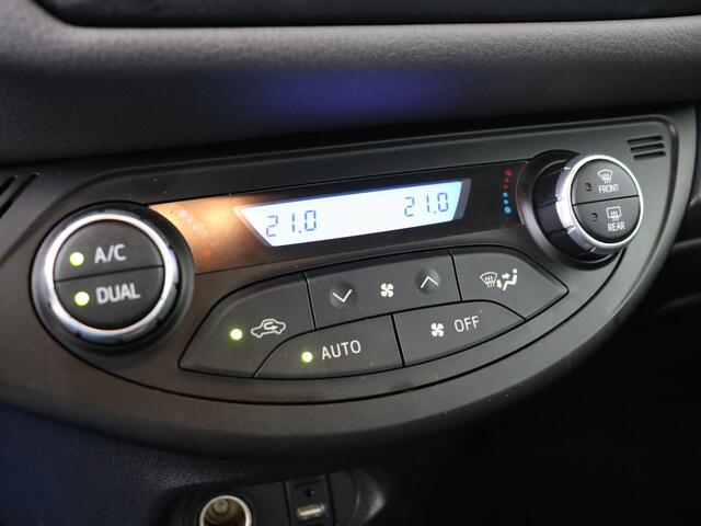 Toyota YARIS 1.5 Hybrid Dynamic Limited | Apple CarPlay/Android Auto | Stoelverwarming | Climate Control | Achteruitrijcamera |