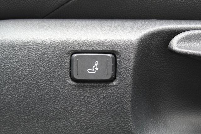 Toyota YARIS Cross 1.5 Hybrid Executive Bi-tone | Rijklaar | Panorama | Blind Spot | Head Up | JBL | Sensoren v+a | Stoelverw. | Apple/Android | Half-leder