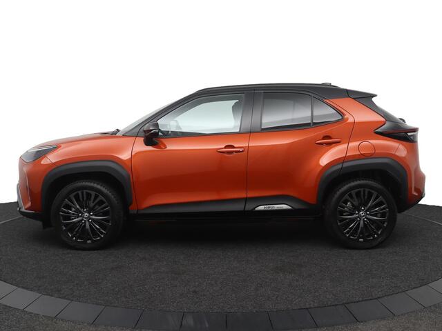 Toyota YARIS Cross 1.5 Hybrid Adventure | Leder - stof bekleding | Stoel en stuurverwarming | Navigatie |