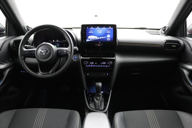 Toyota YARIS Cross 1.5 Hybrid Adventure | Leder - stof bekleding | Stoel en stuurverwarming | Navigatie |