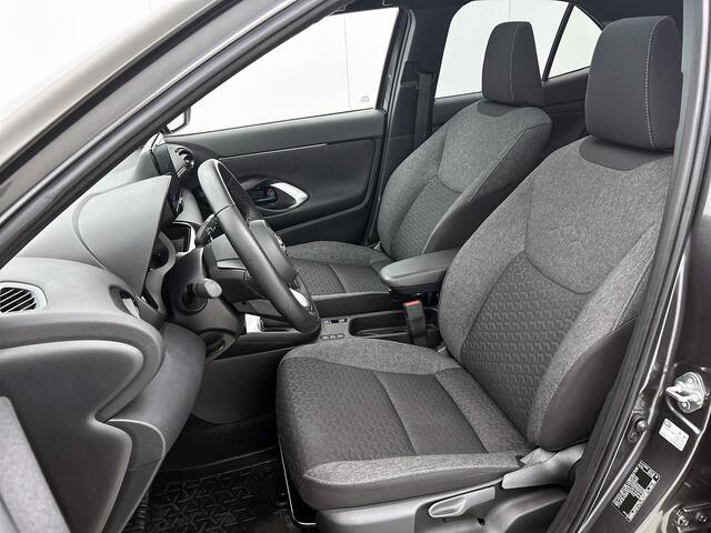 Toyota YARIS Cross 1.5 Hybrid First Edition | Voorruit-Stuur-Stoelverwarming | Elek Achterklep | Onderweg-naar-dealer