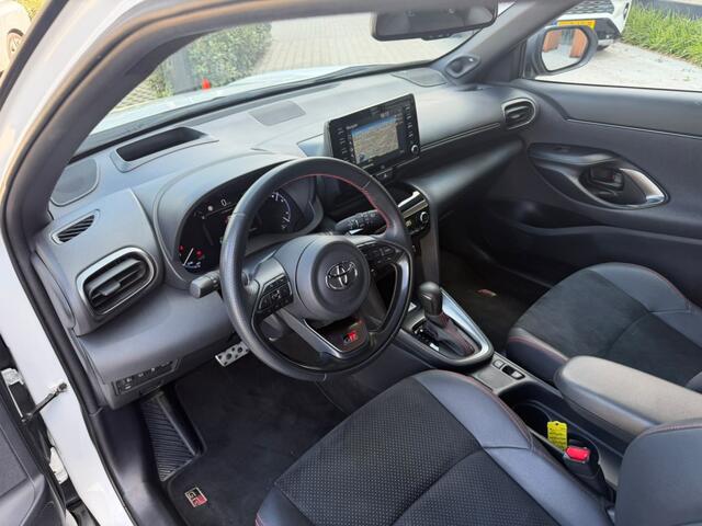 Toyota YARIS Cross 1.5 Hybrid GR Sport | JBL | Blindspot | Electr. Achterklep | HUD