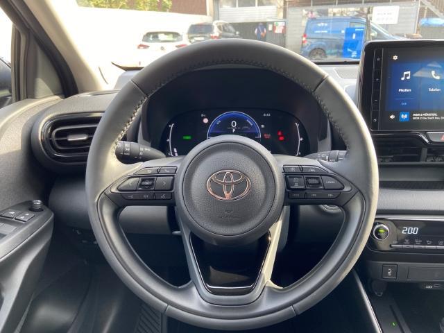 Toyota YARIS Hybrid 115 Dynamic 1e Eigenaar | BTW | Fabrieks Garantie | Stoelverwarming | Camera | Navi | Carplay | ACC | Climate | Keyless | Bots | Full Led | PDC