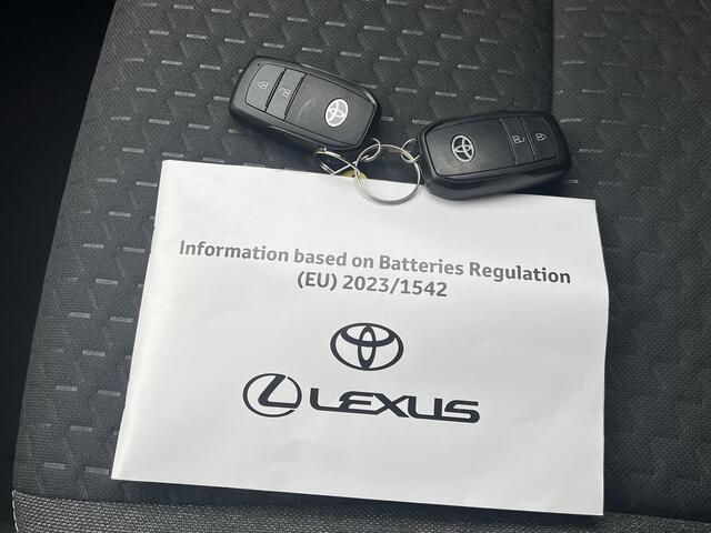 Toyota YARIS Cross 1.5 Hybrid 115 Dynamic / Comfort Pack / Dealer onderhouden / Stuur- en stoelverwarming / Camera / Navigatie (via) Apple Carplay Android / 17"LM wielen /