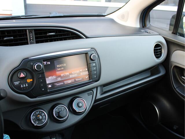 Toyota YARIS 1.0 VVT-i Aspiration Edition S /15'LM/AIRCO/Camera/CV/PDC/Lane assist/Stoelverwarming/Bluetooth/ISOFIX!