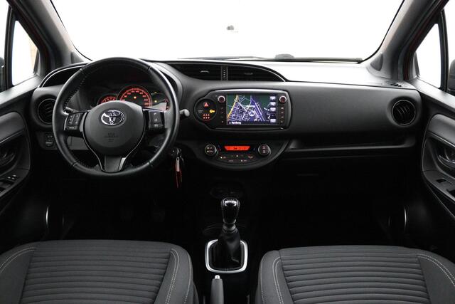 Toyota YARIS 1.3 VVT-i Orange Sport | Climate control | Cruise control | Parkeercamera | Trekhaak |