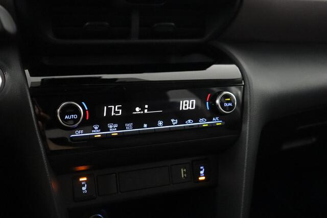 Toyota YARIS Cross 1.5 Hybrid Executive | Parkeer sensoren Stoelverwarming | Apple carplay & Android auto |